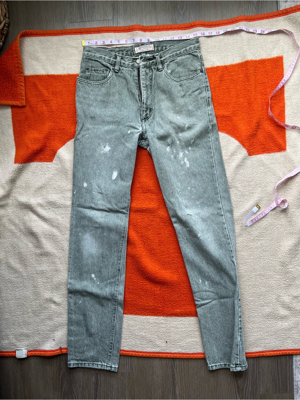 Guess Men’s Gray Paint-Splatter Chinos